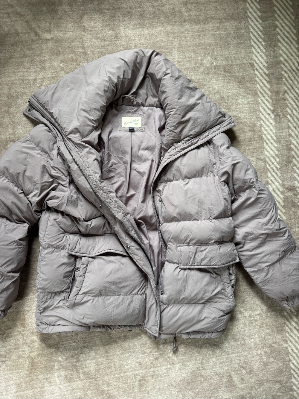 Universal Thread Women's Light Gray Puffy Puffer Jacket